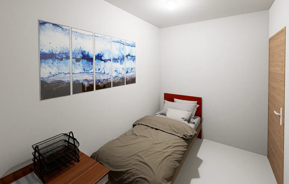 Intérieur moderne d'une maison à deux niveaux avec escalier en bois, salle à manger avec table et chaises contemporaines, réfrigérateur blanc, fenêtres donnant sur paysage extérieur